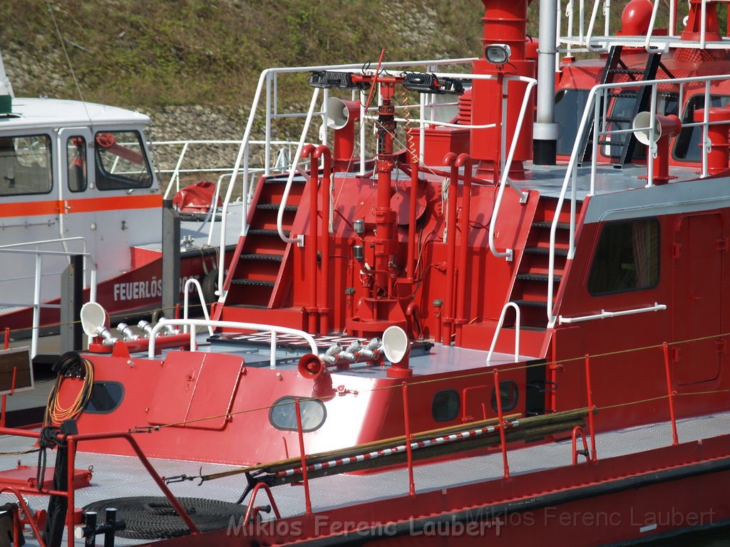 Feuerloeschboot 10-2      P174.JPG